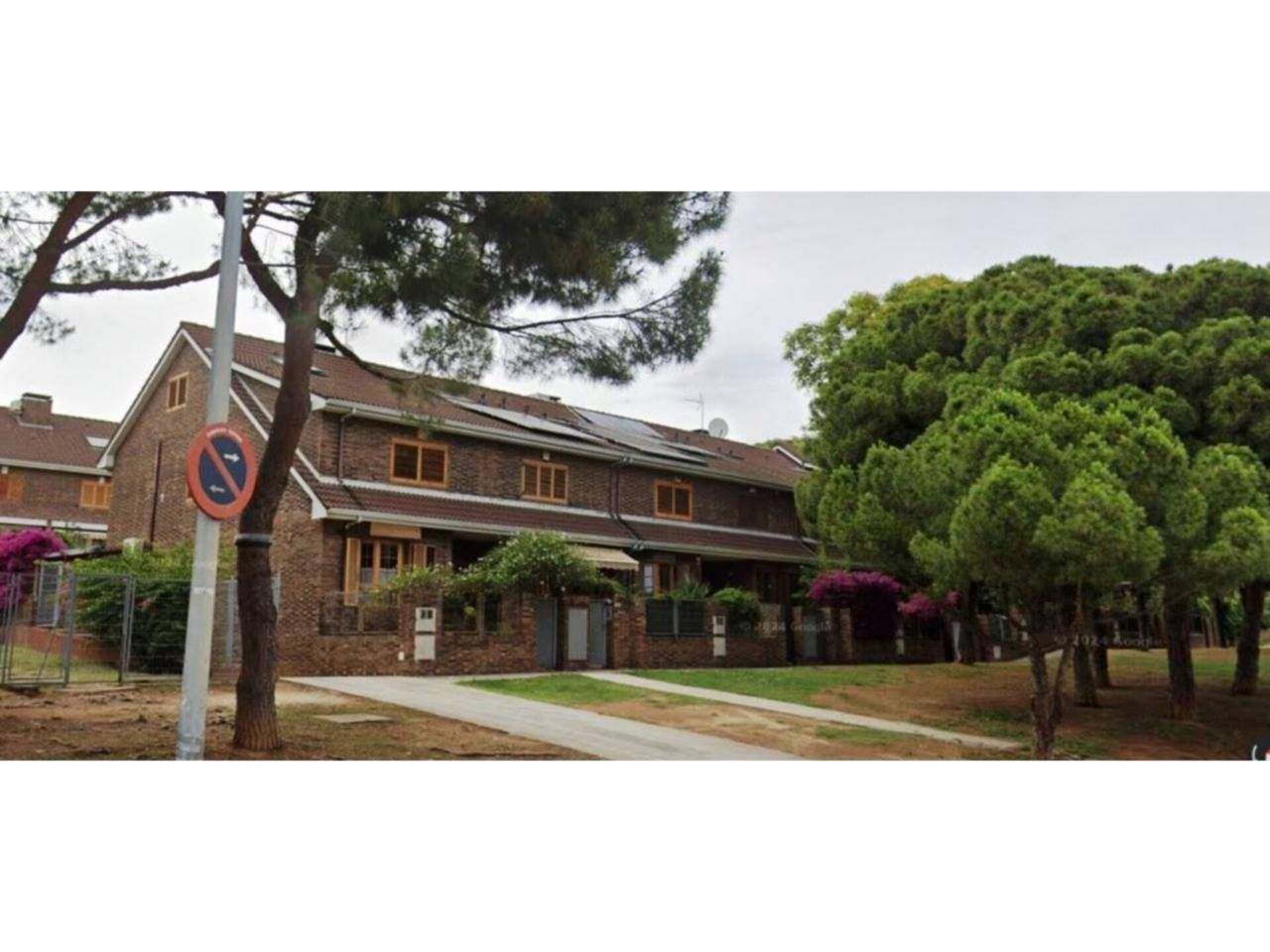 Vista exterior de Casa o xalet en venda en Badalona amb Aire condicionat, Calefacció i Jardí privat