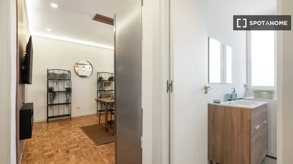 Apartament per a compartir en Madrid amb Aire condicionat, Terrassa i Moblat