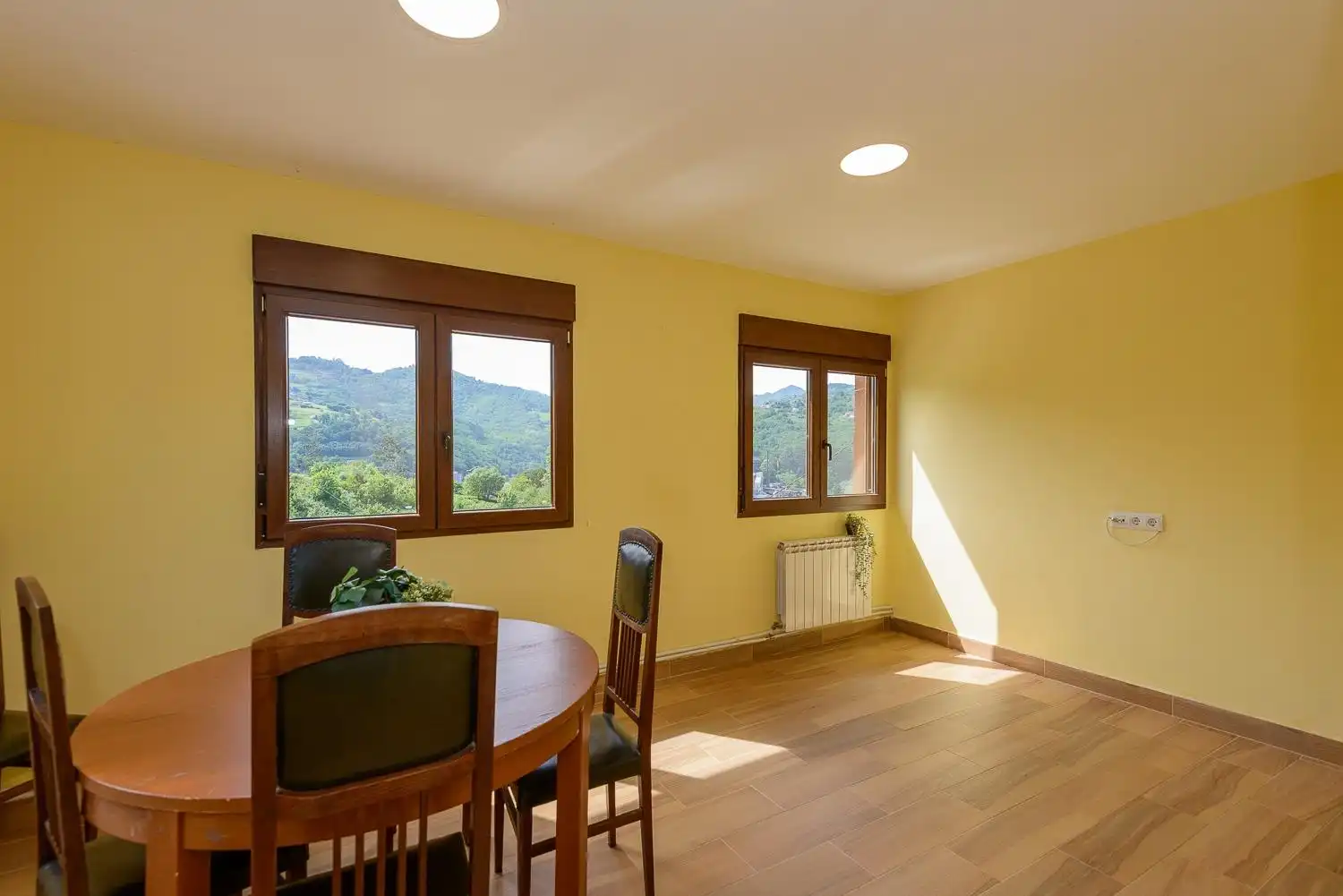 Comedor de Casa o chalet en venta en Langreo con Aire acondicionado, Calefacción y Jardín privado