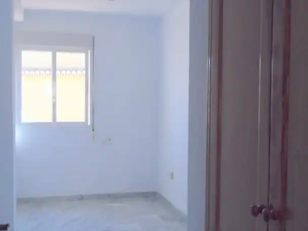 Habitación de Piso en venta en La Zubia Ciudad