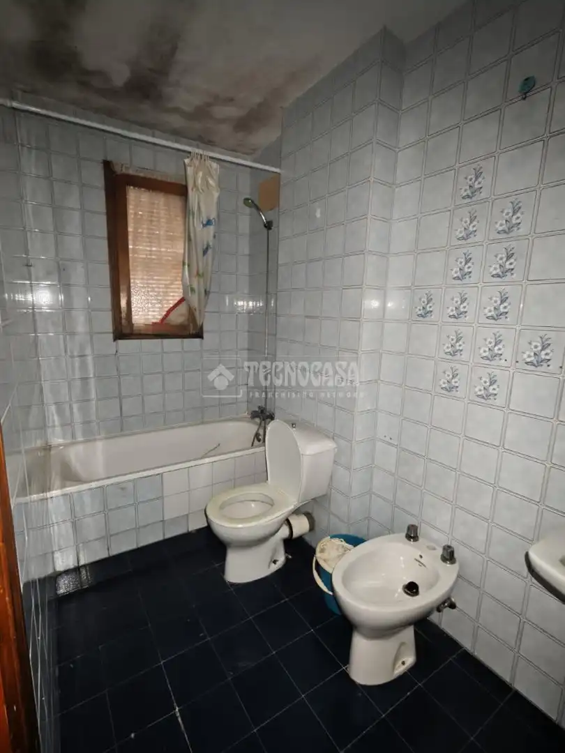 Baño de Piso en venta en La Bañeza  con Calefacción, Terraza y Trastero