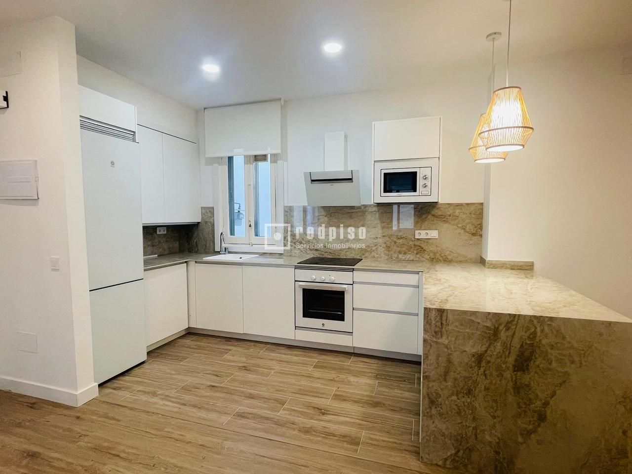 Cuina de Pis de lloguer en  Madrid Capital amb Aire condicionat, Calefacció i Terrassa
