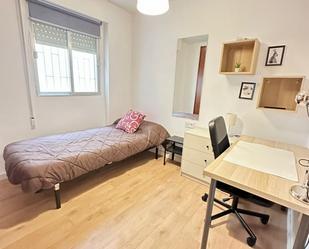 Dormitori de Apartament per a compartir en Castellón de la Plana / Castelló de la Plana amb Moblat, Forn i Microones