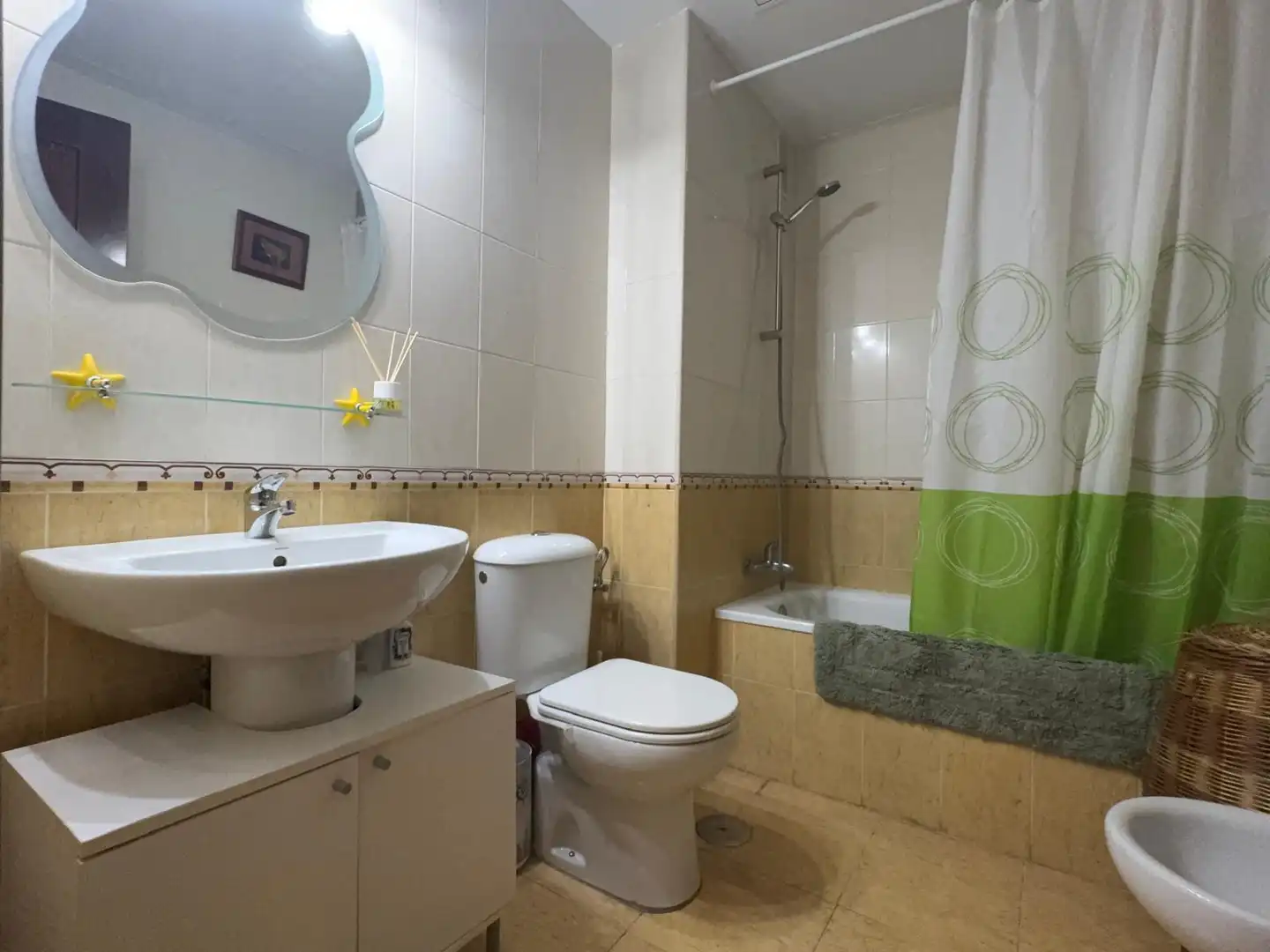 Baño de Ático en venta en Marbella con Calefacción, Terraza y Amueblado