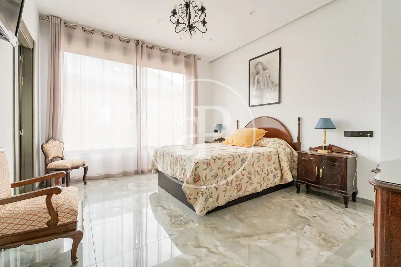 Habitación de Casa adosada en venta en Pozuelo de Alarcón con Aire acondicionado, Calefacción y Jardín privado