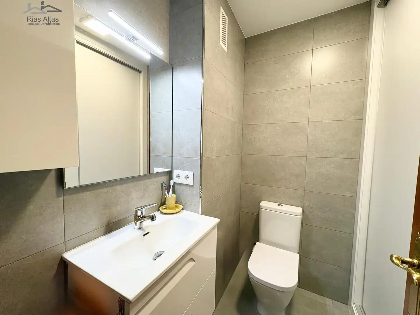 Baño de Piso en venta en A Coruña Capital  con Calefacción, Jardín privado y Trastero