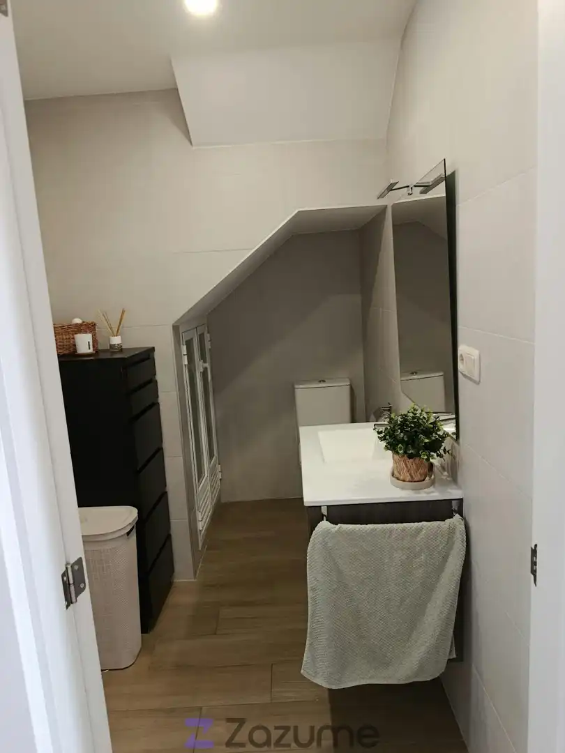 Baño de Piso de alquiler en Pizarra con Aire acondicionado, Calefacción y Jardín privado
