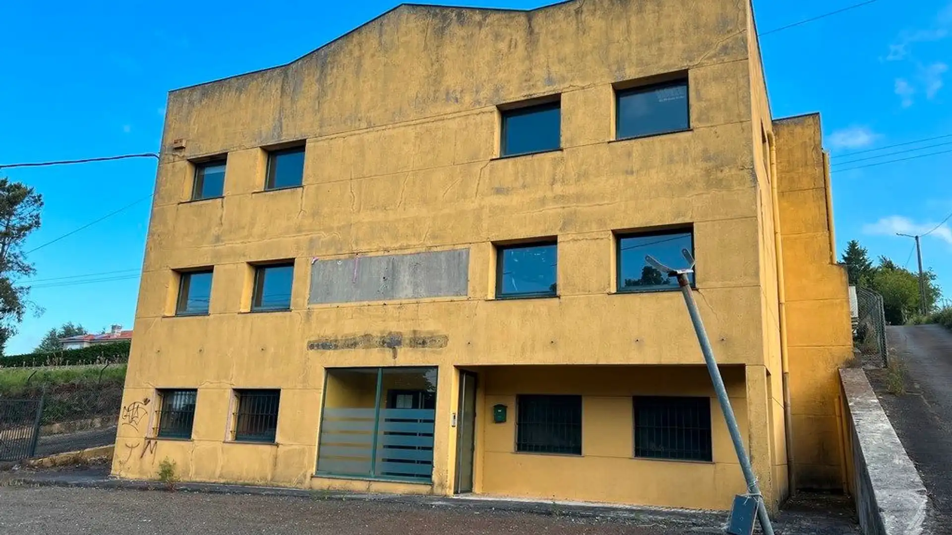 Außenansicht von Fabrikhallen zum Verkauf in Santiago de Compostela 