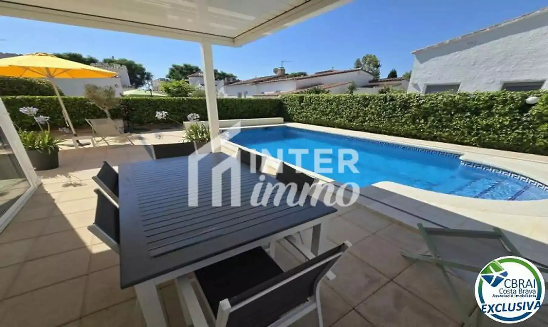 House with pool for sale in Carrer Montseny 82
