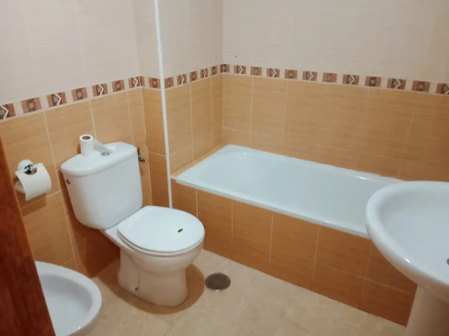 Baño de Piso de alquiler en Villaseca de la Sagra con Calefacción, Terraza y Amueblado