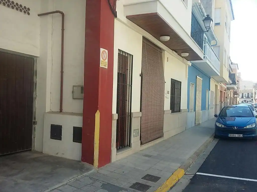 Vista exterior de Local en venta en El Real de Gandia