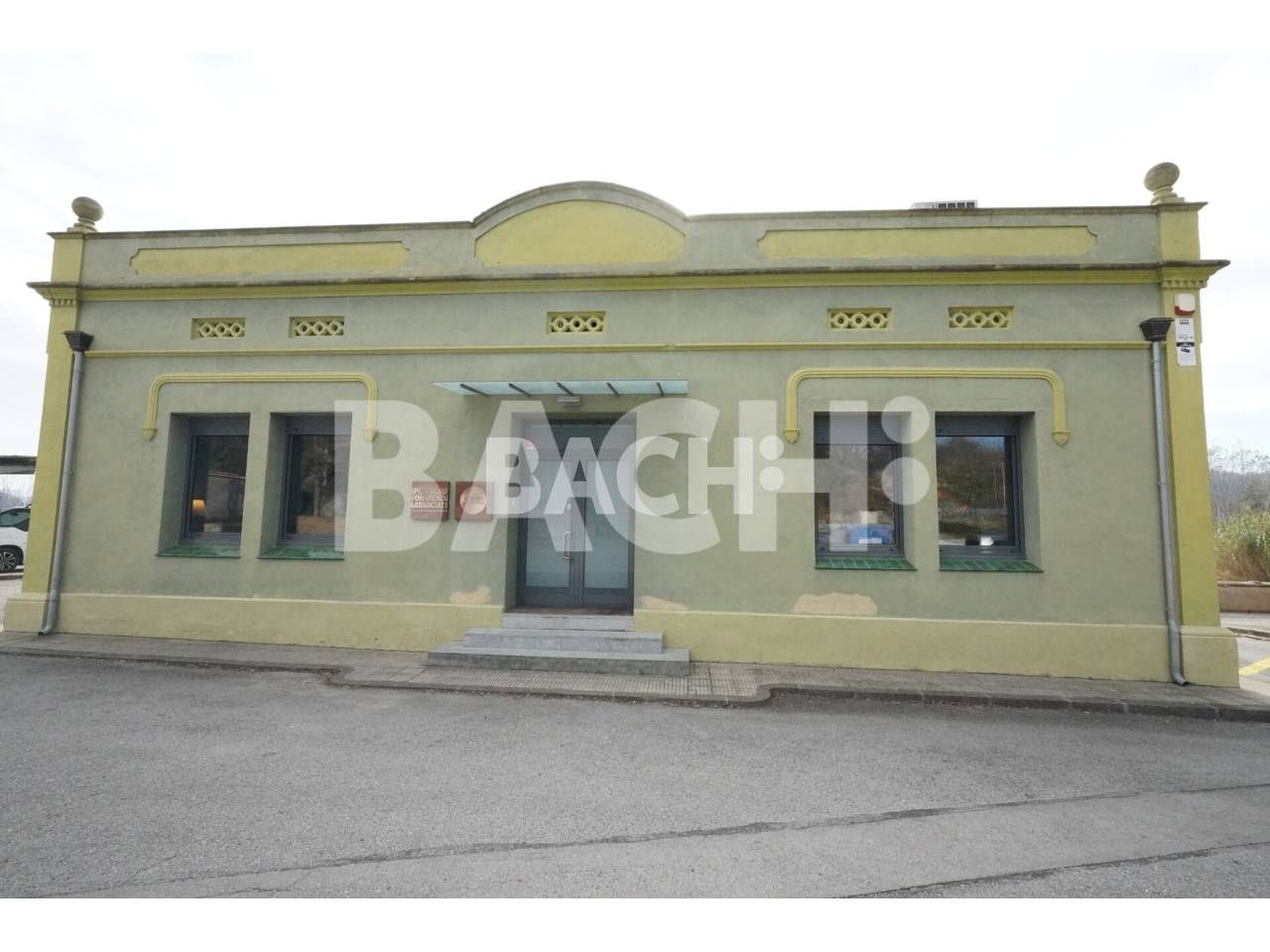 Exterior view of Office to rent in Manlleu  with Air Conditioner