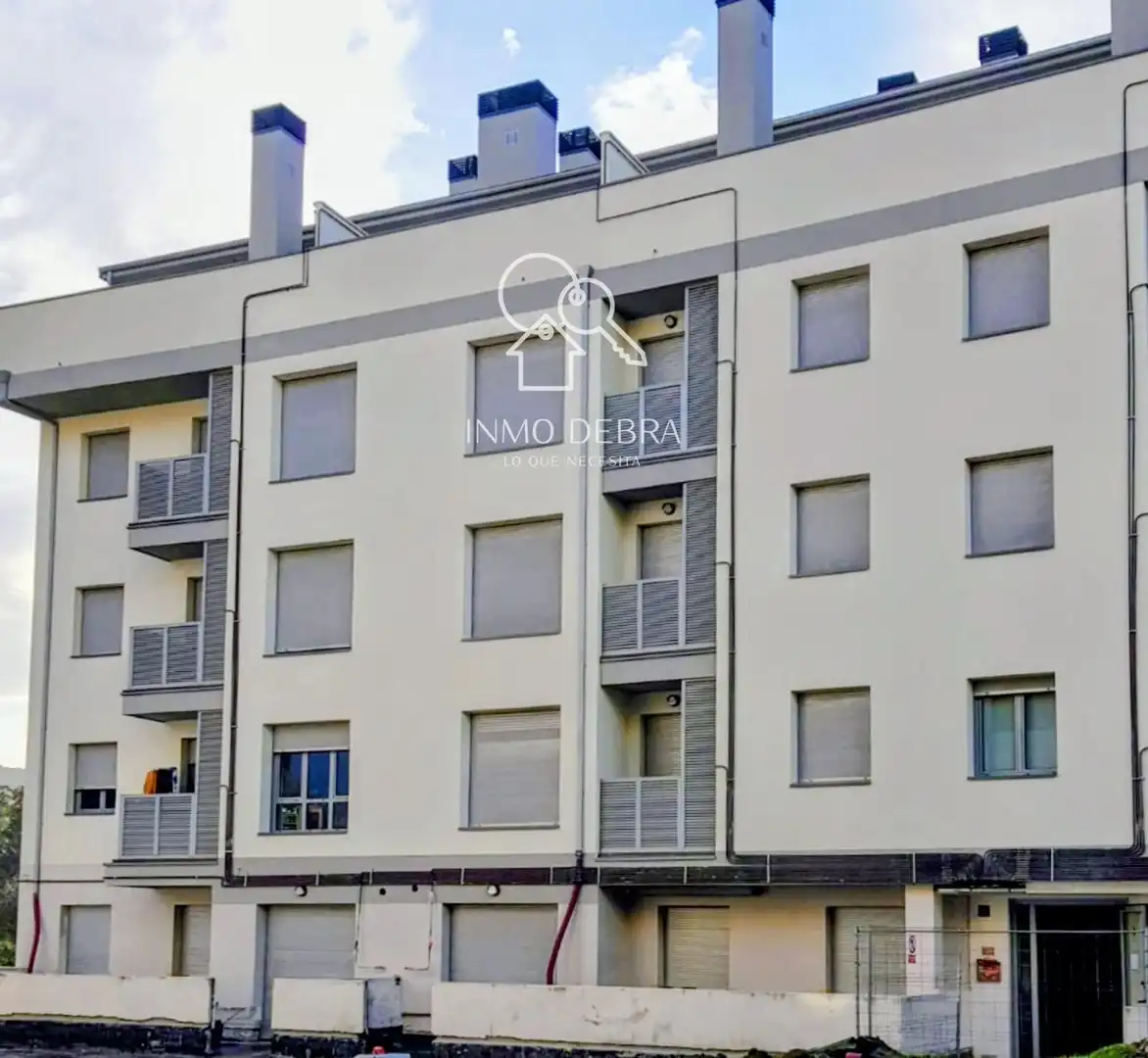 Vista exterior de Pis en venda en Llanes amb Calefacció, Terrassa i Traster