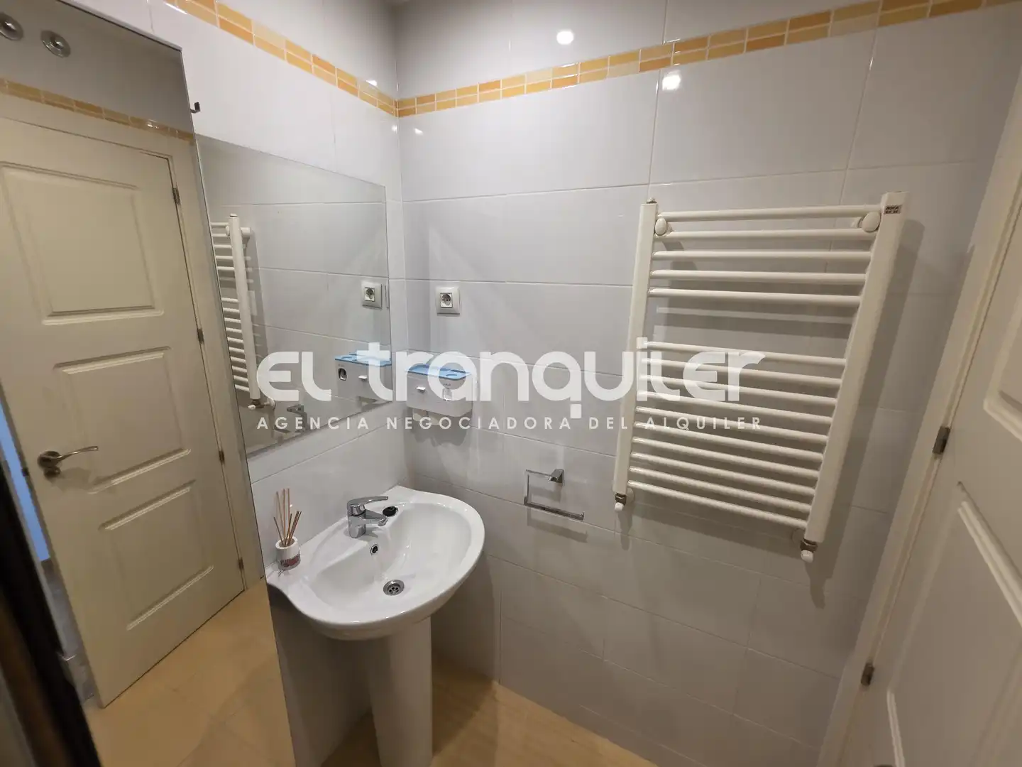 Bathroom of Flat for rent in Madrid  with Air Conditioner, Parquet flooring and Storage room