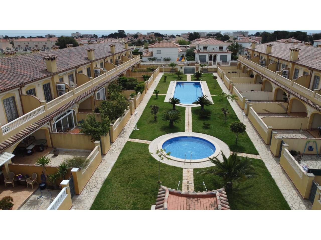 Swimming pool of Single-family semi-detached for sale in Mont-roig del Camp  with Air Conditioner, Terrace and Community pool