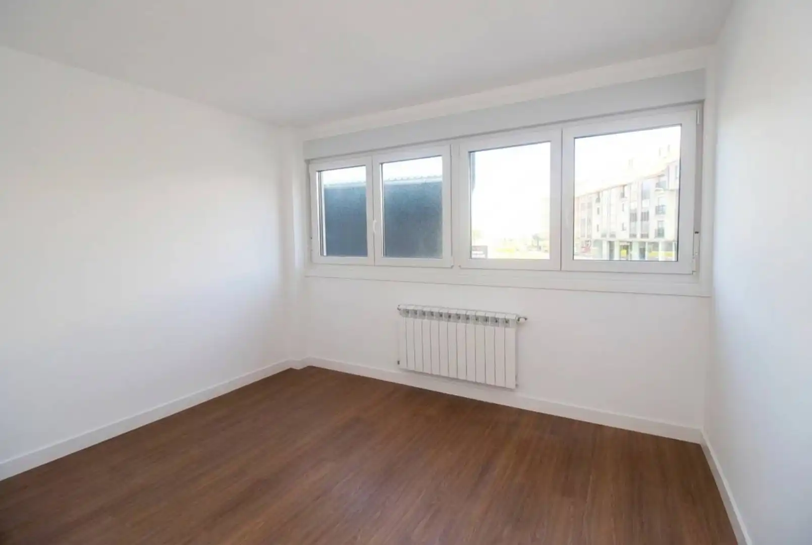 Habitación de Piso en venta en Oleiros con Calefacción, Parquet y Terraza