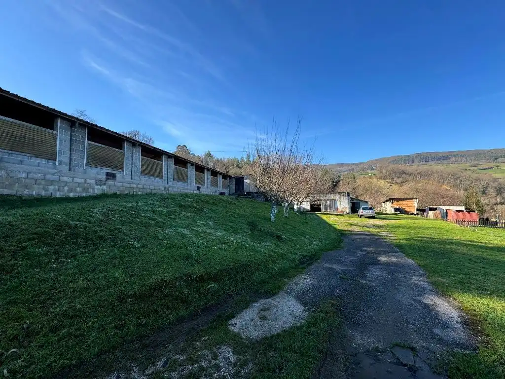 Außenansicht von Residential zum Verkauf in Los Corrales de Buelna 