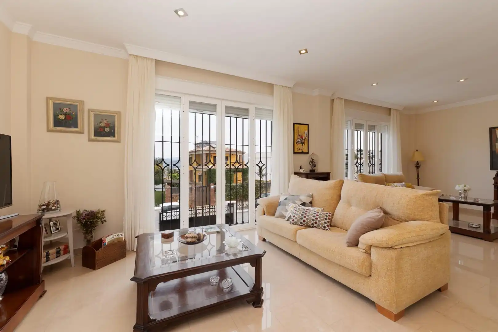 Sala de estar de Casa o chalet en venta en Alhaurín de la Torre con Aire acondicionado, Calefacción y Piscina