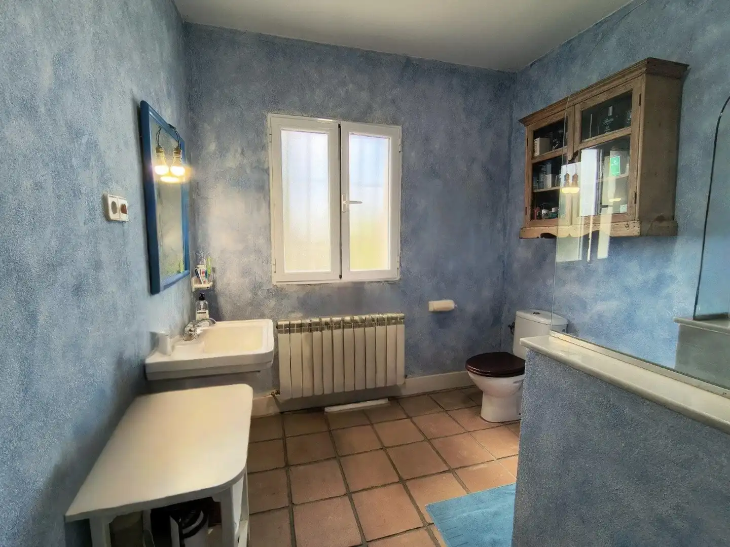 Badezimmer von Country house zum Verkauf in Belinchón mit Heizung