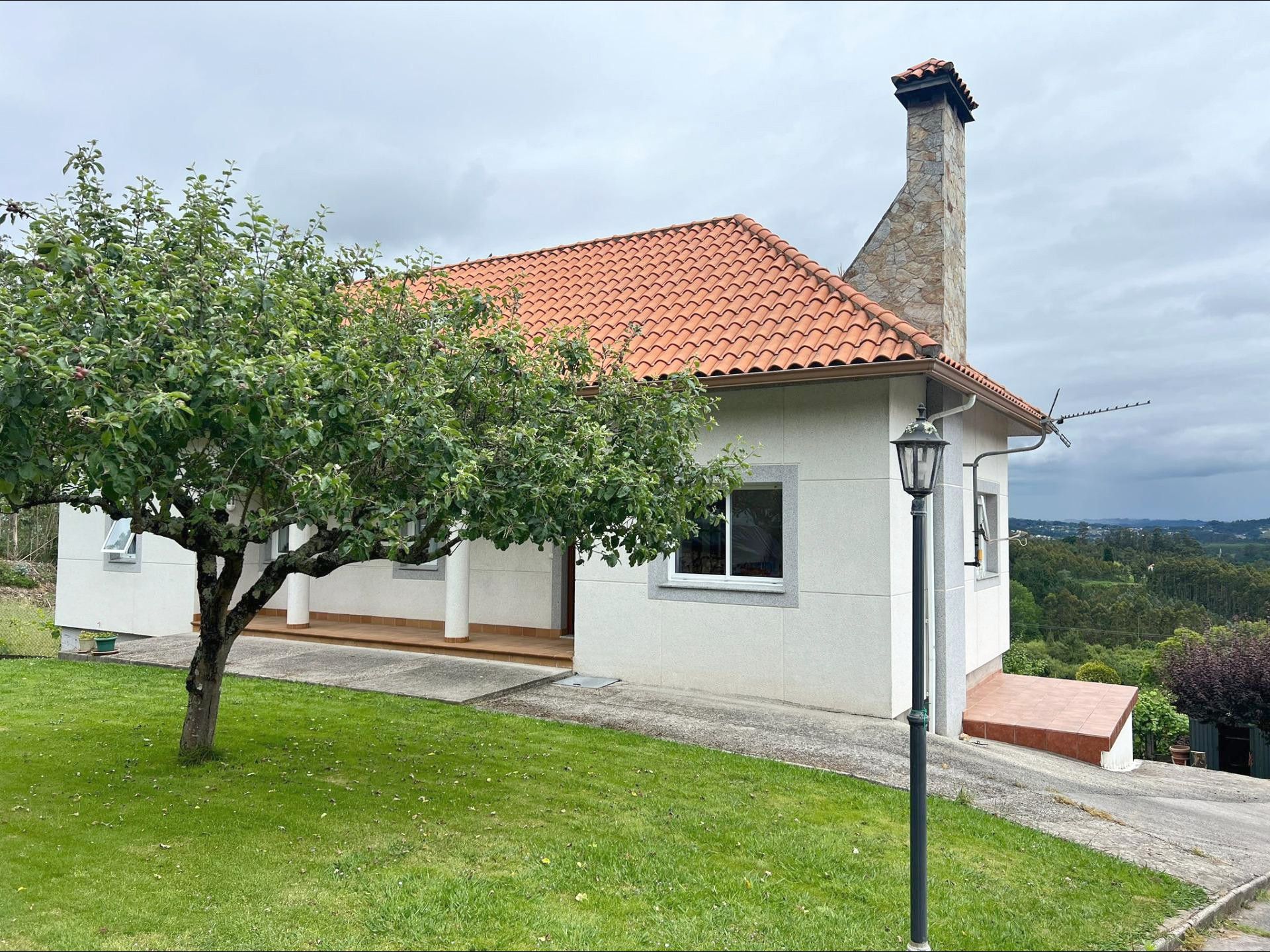Vista exterior de Casa o xalet en venda en Culleredo amb Calefacció i Jardí privat