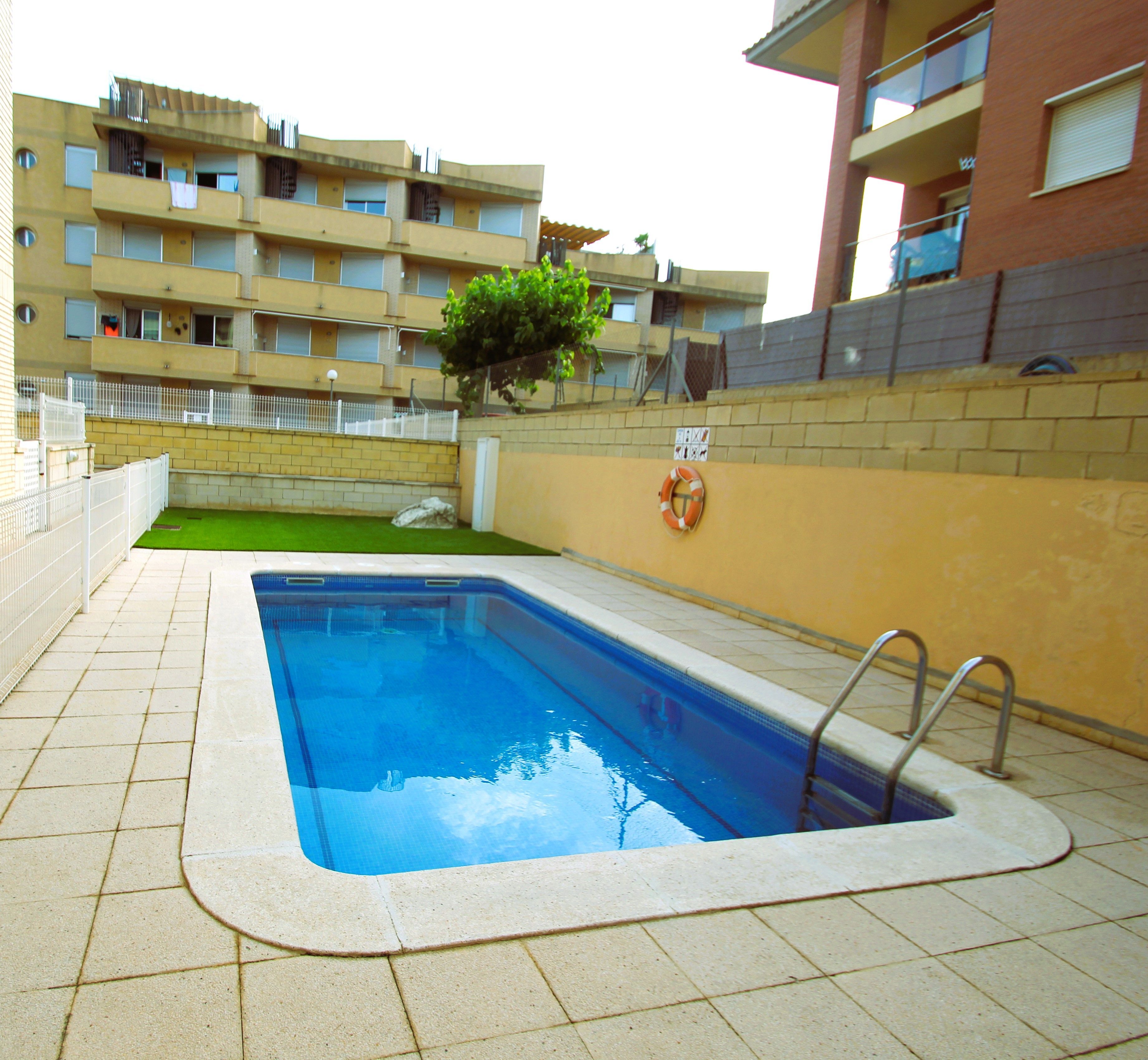 Piscina de Àtic en venda en Mont-roig del Camp amb Aire condicionat, Terrassa i Piscina comunitària