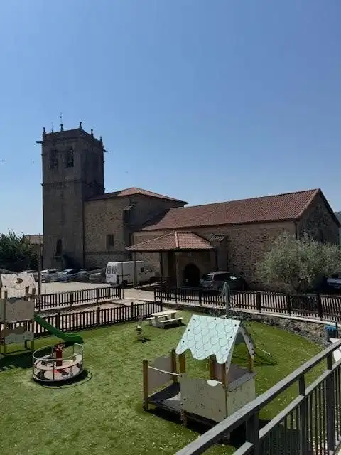 Vista exterior de Casa o xalet en venda en Herguijuela de la Sierra amb Traster i Balcó