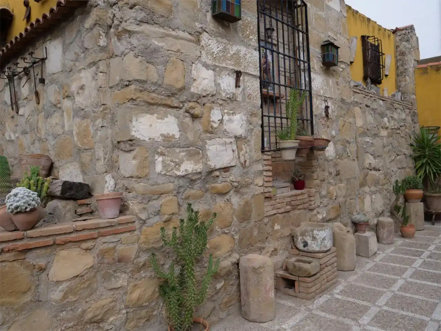 Außenansicht von Wohnung zur Miete in Baeza mit Privatgarten, Abstellraum und Möbliert