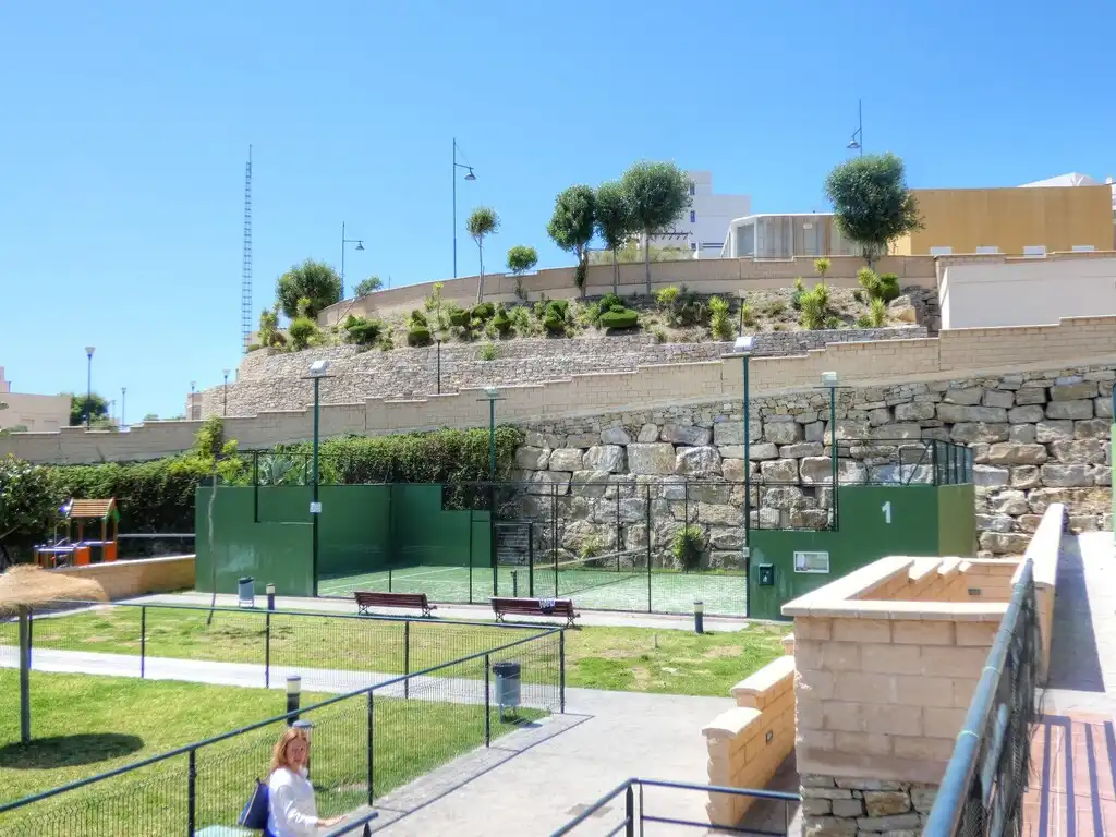 Vista exterior de Casa adosada de alquiler en Vélez-Málaga con Aire acondicionado, Terraza y Piscina