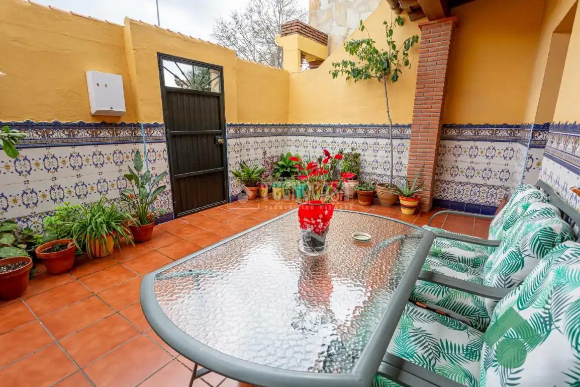 Detached homes for sale in San García, Algeciras