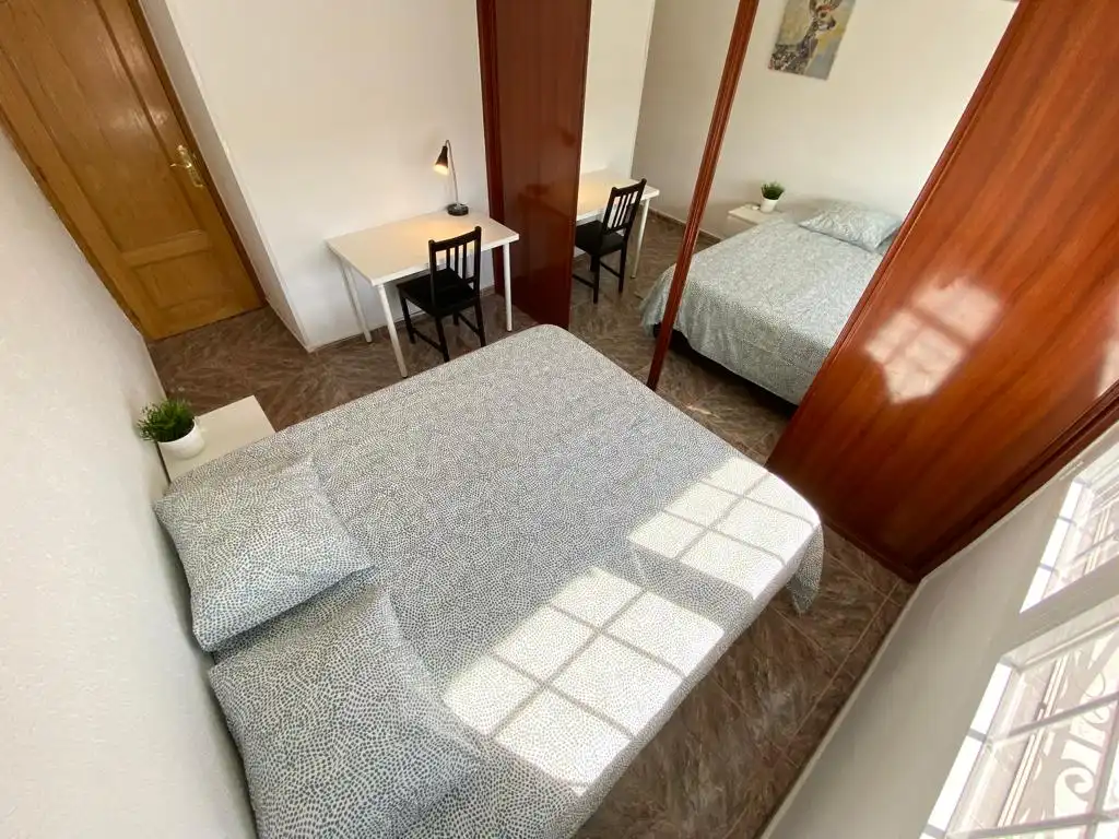 Zimmer in Calle Extremadura, 12, Juan de la Cierva