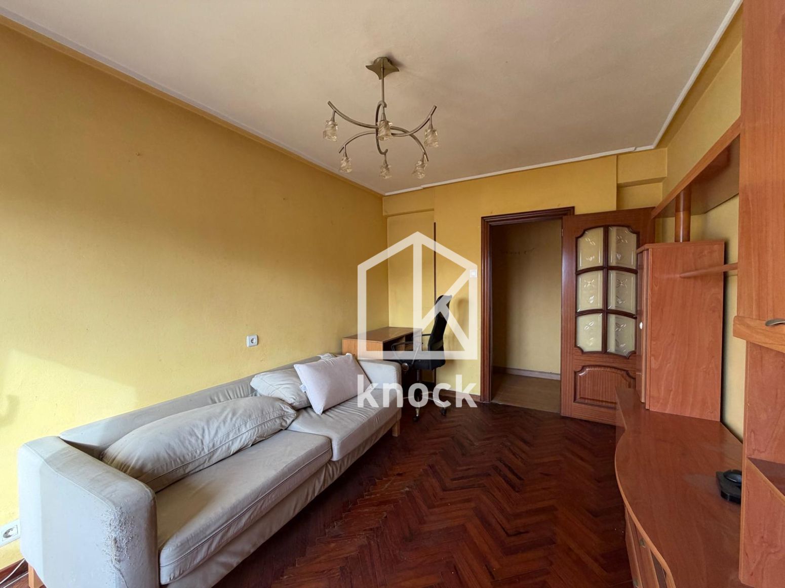 Sala d'estar de Pis en venda en Gijón  amb Parquet i Traster