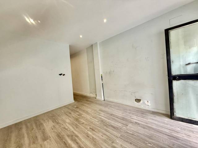 Local comercial en Venta en Carrer del Llac Enol en Los Almendros - Son Rapinya