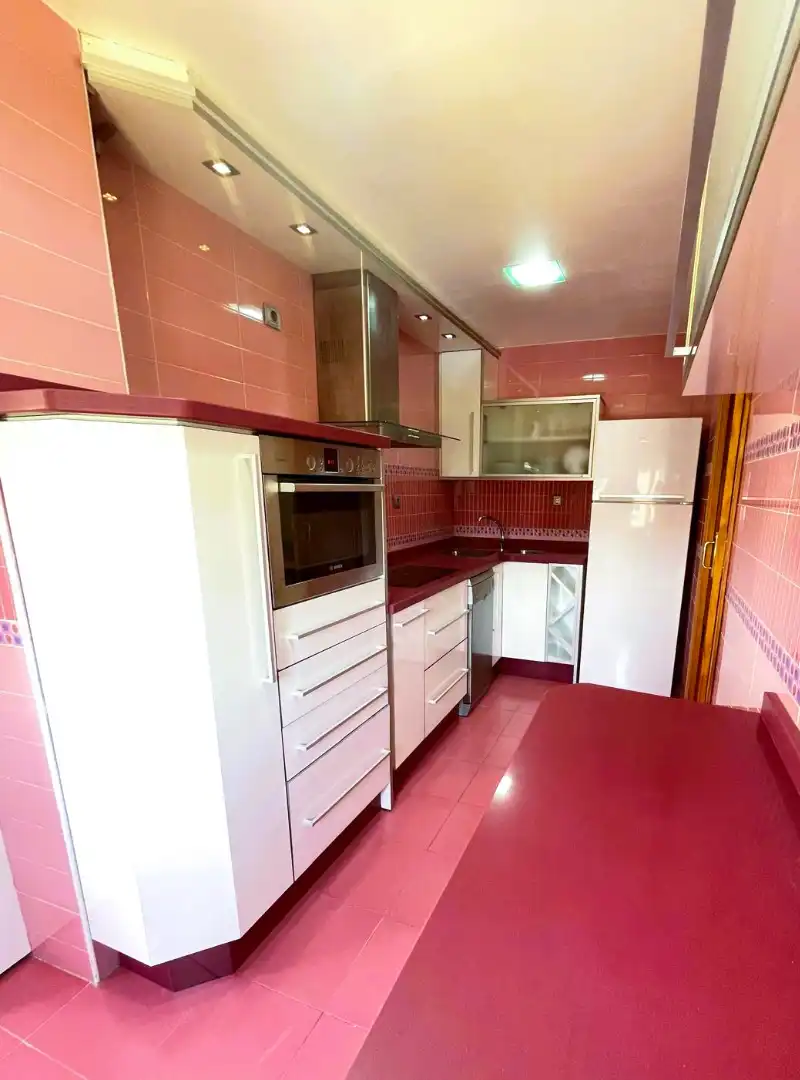 Cuina de Pis en venda en Peligros amb Aire condicionat, Parquet i Moblat