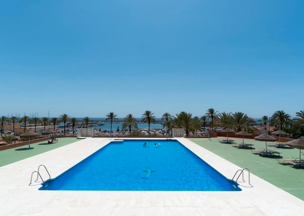 Piscina de Estudi en venda en Fuengirola amb Aire condicionat, Terrassa i Moblat