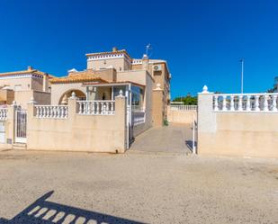 Exterior view of Single-family semi-detached for sale in Torrevieja  with Air Conditioner, Private garden and Terrace