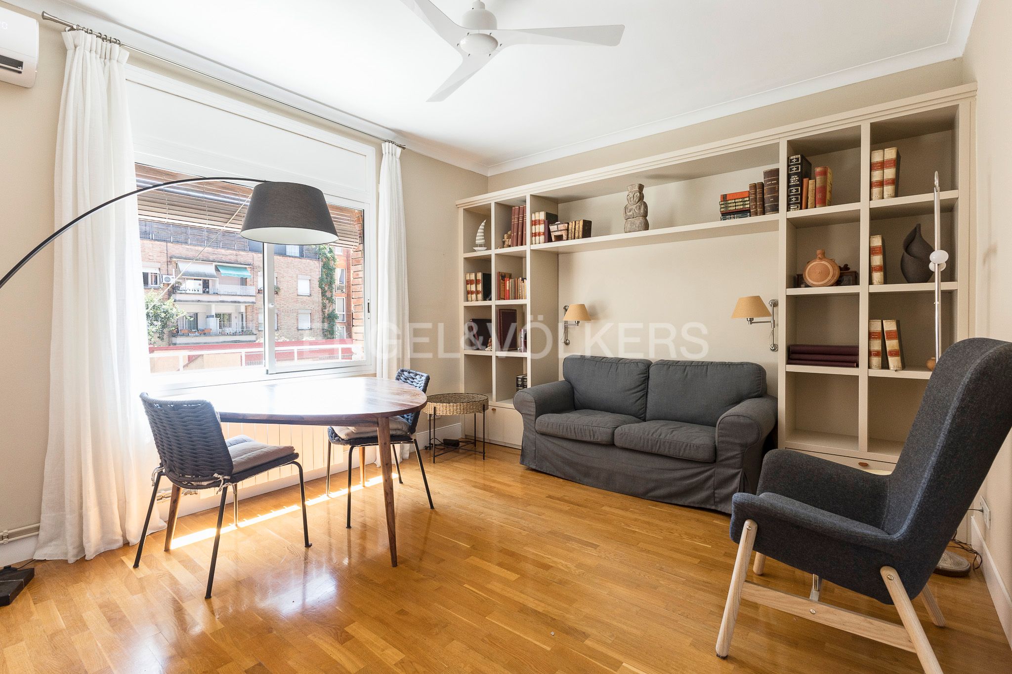 Exterior view of Apartment for sale in  Barcelona Capital  with Air Conditioner, Heating and Parquet flooring