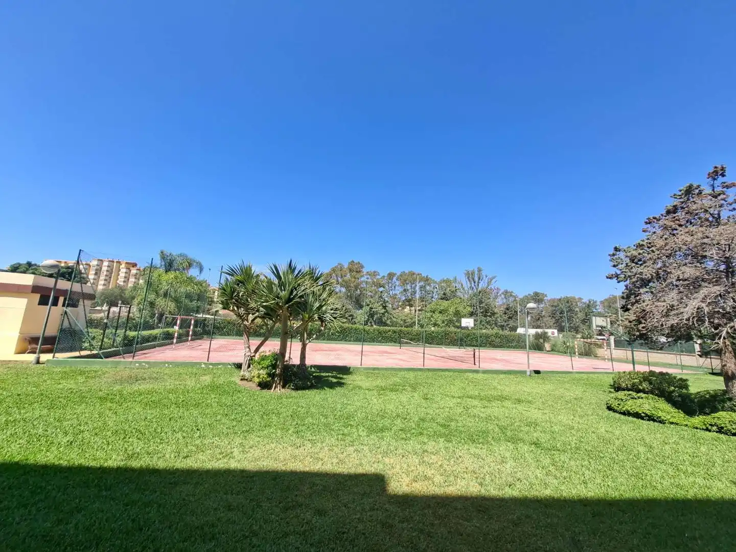 Jardí de Pis de lloguer en Algarrobo amb Aire condicionat, Terrassa i Piscina