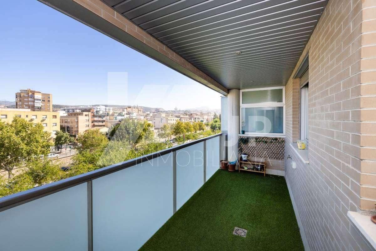 Terrassa de Pis en venda en  Granada Capital amb Aire condicionat, Calefacció i Jardí privat