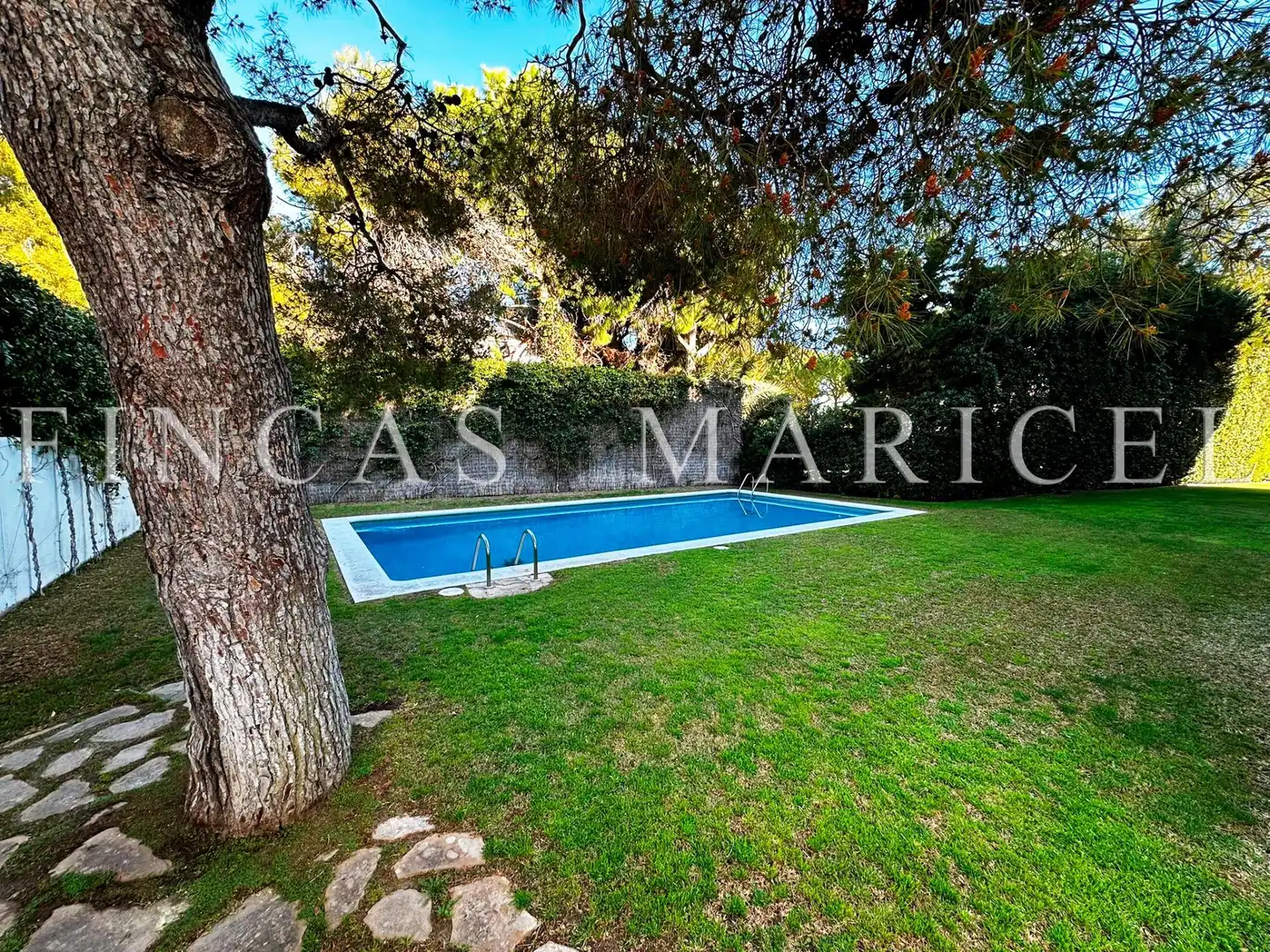 Jardín de Ático en venta en Sitges con Calefacción, Terraza y Piscina comunitaria