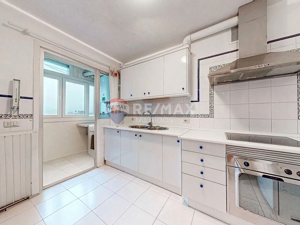 Cuina de Pis en venda en Vigo  amb Calefacció, Parquet i Terrassa