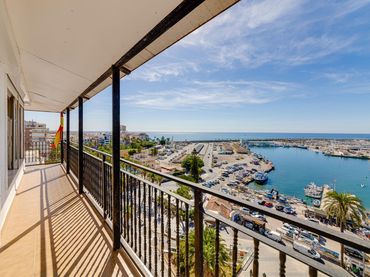 Apartament amb balcó en venda a Calle JOSE MARTINEZ RUIZ-AZORIN 1