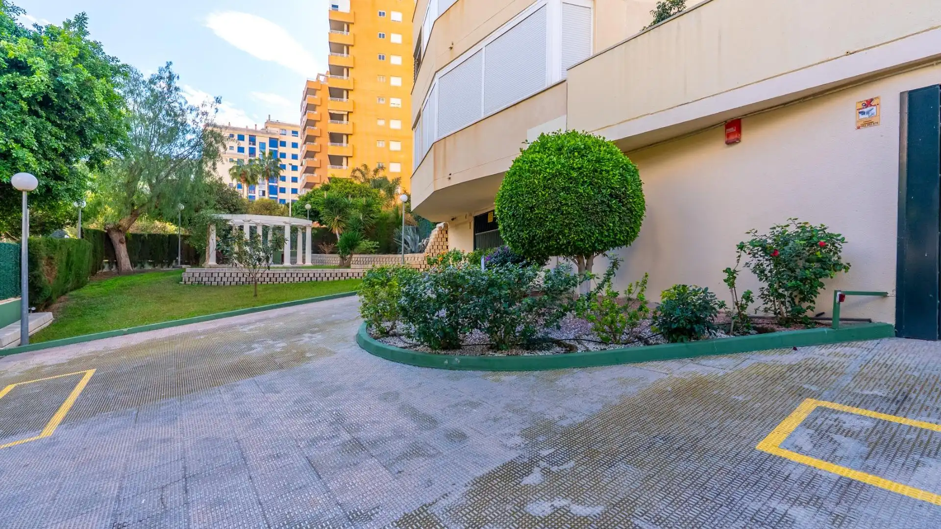 Parking of Attic for rent in Villajoyosa / La Vila Joiosa  with Air Conditioner, Heating and Private garden