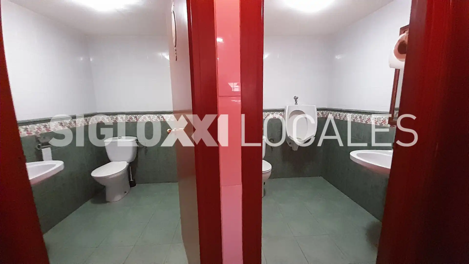 Baño de Local en traspaso en Barcelona con Aire acondicionado