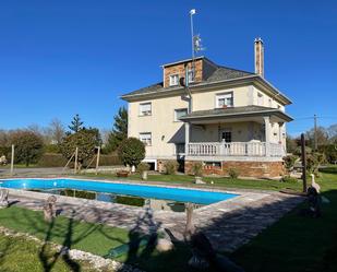 Vista exterior de Casa o xalet en venda en Castro de Rei amb Calefacció, Jardí privat i Parquet