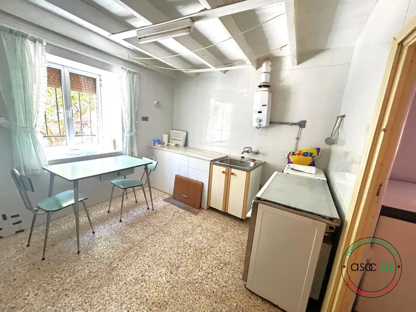 Cuina de Casa o xalet en venda en Villazanzo de Valderaduey amb Jardí privat, Terrassa i Moblat