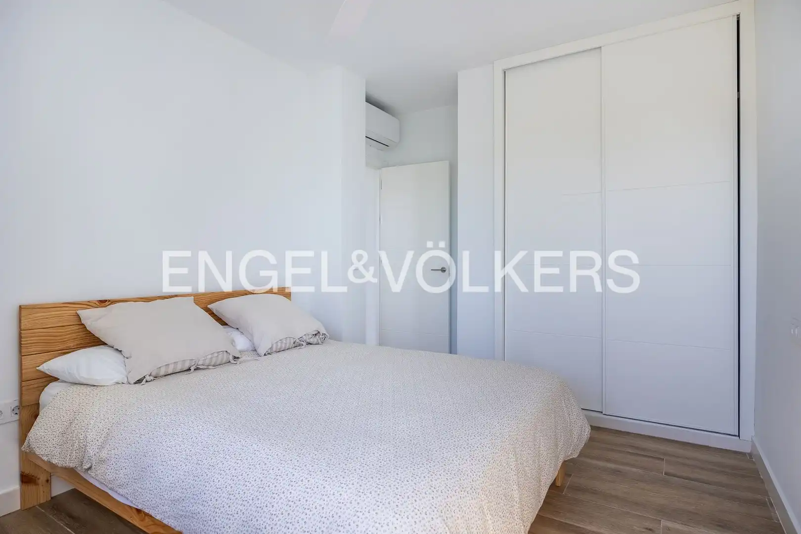 Bedroom of Duplexes for sale in Sevilla  with Air Conditioner, Heating and Terrace