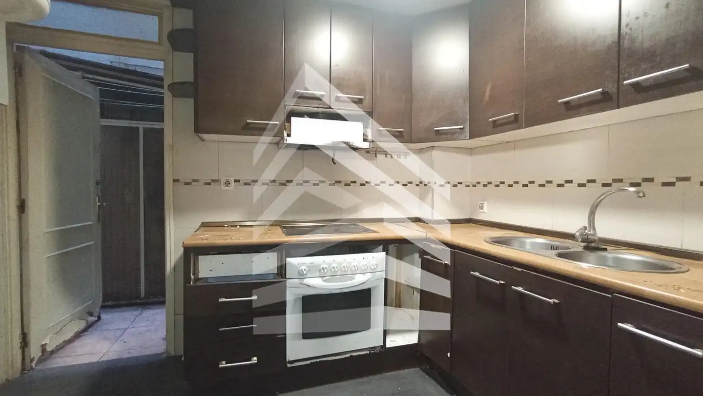 Küche von Wohnung zum Verkauf in Barcelona mit Heizung und Balkon
