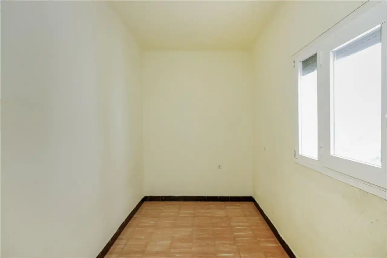 Schlafzimmer von Wohnung zum Verkauf in Salt mit Terrasse