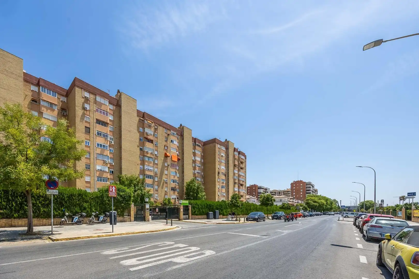 Vista exterior de Pis en venda en Sevilla amb Aire condicionat, Calefacció i Jardí privat