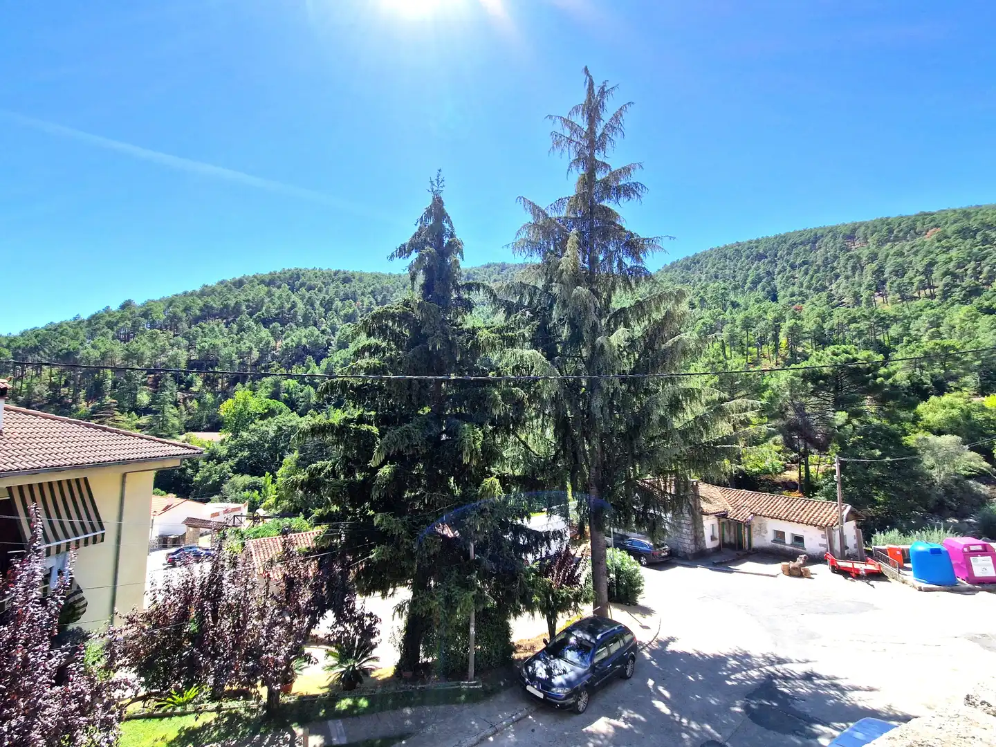 Vista exterior de Finca rústica en venda en El Hornillo  amb Aire condicionat, Calefacció i Moblat